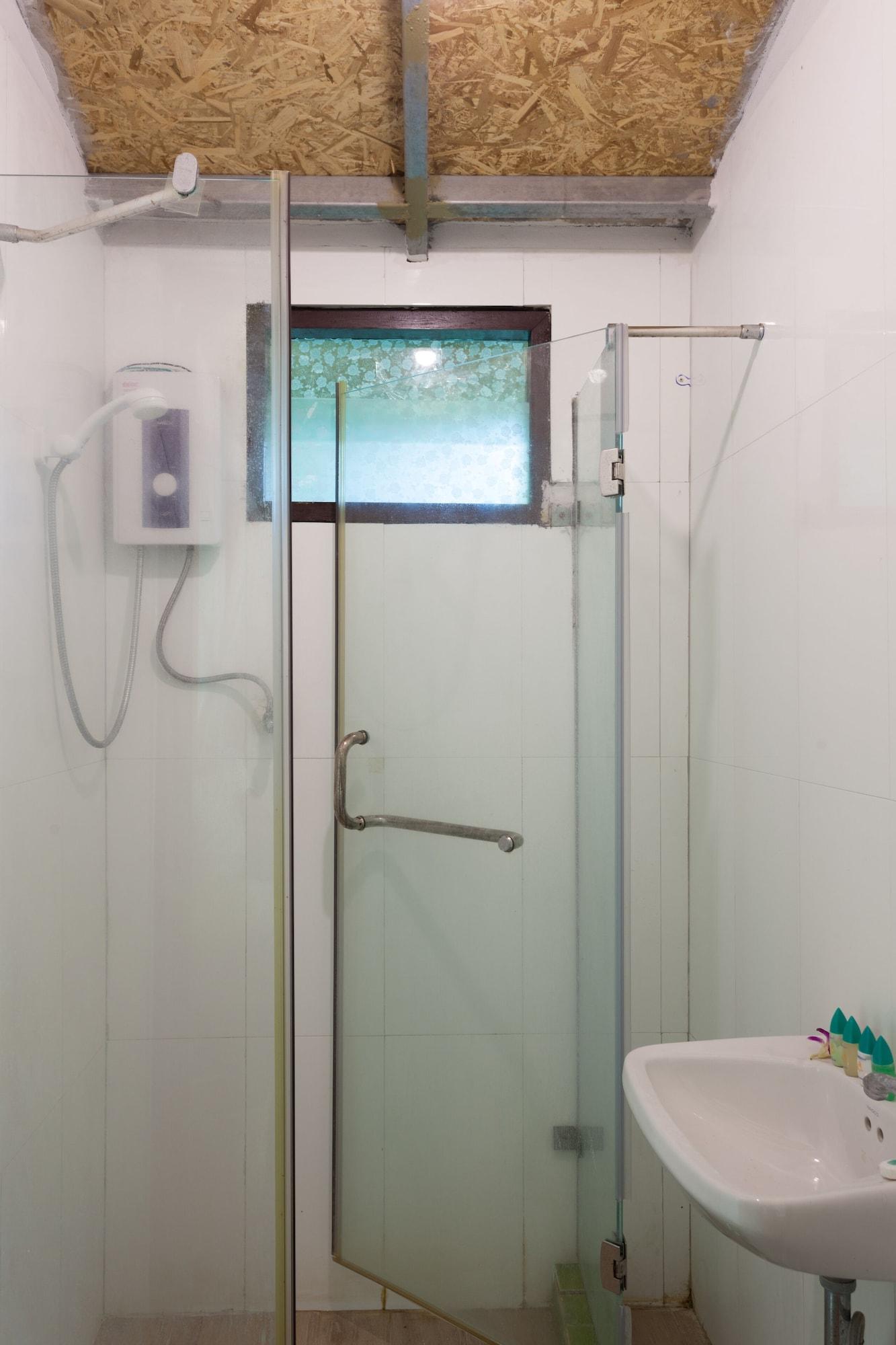 Phi Phi Long Beach Resort & Villa Екстериор снимка