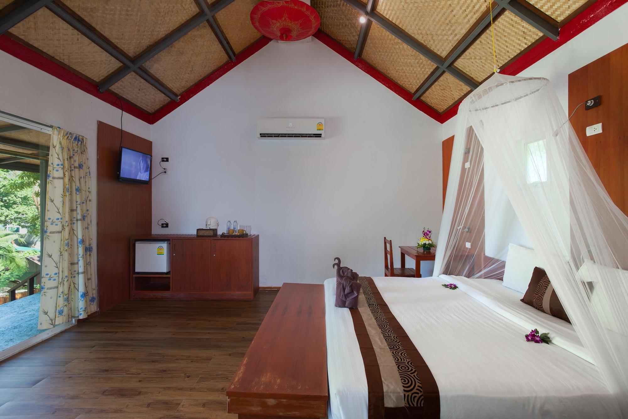 Phi Phi Long Beach Resort & Villa Екстериор снимка