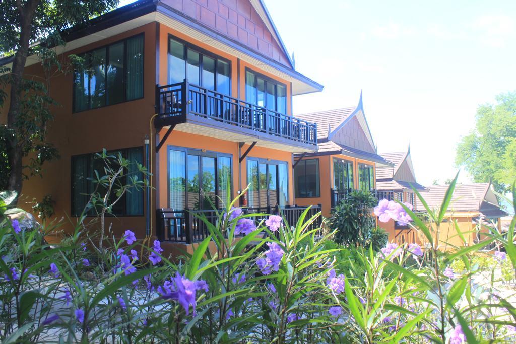 Phi Phi Long Beach Resort & Villa Екстериор снимка