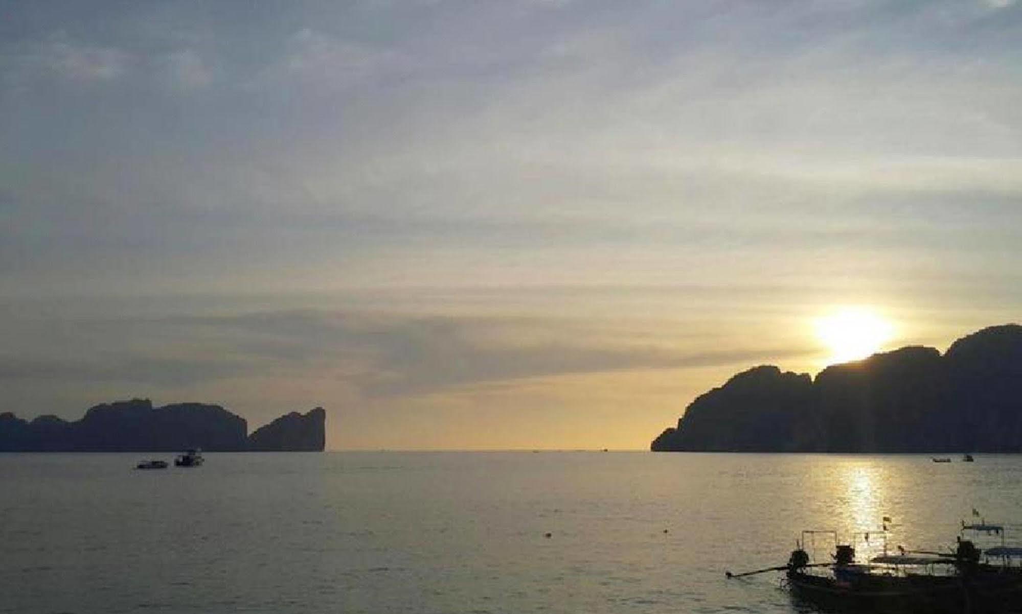 Phi Phi Long Beach Resort & Villa Екстериор снимка